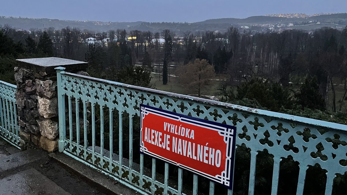 Šťastné pondělí: V Praze vznikla „Vyhlídka Alexeje Navalného“. Víme, kdo za tím stojí